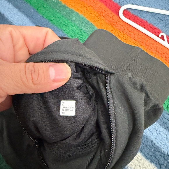 Lululemon Black Joggers women’s size 2 with pockets - Picture 4 of 5